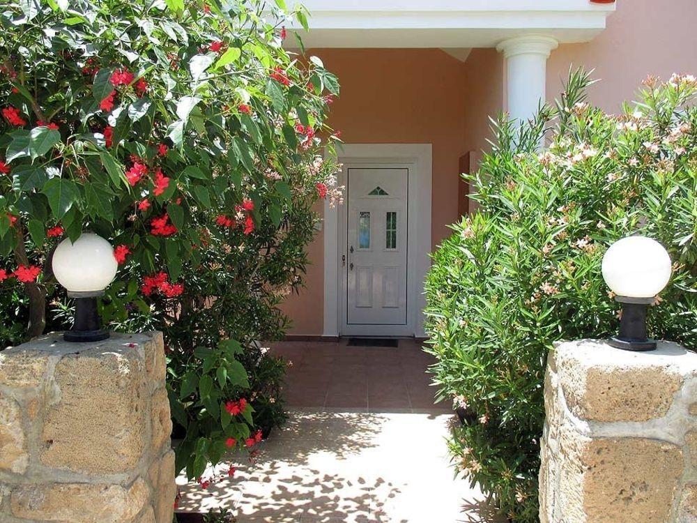 Rododafni Villas Klorakas Exterior photo