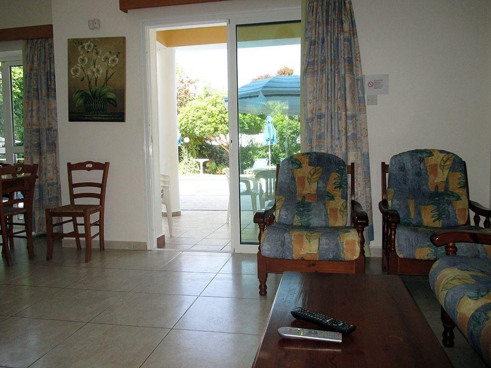 Rododafni Villas Klorakas Exterior photo