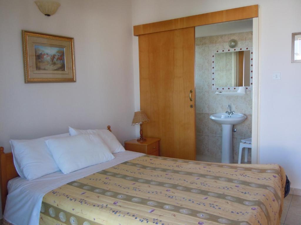 Rododafni Villas Klorakas Room photo
